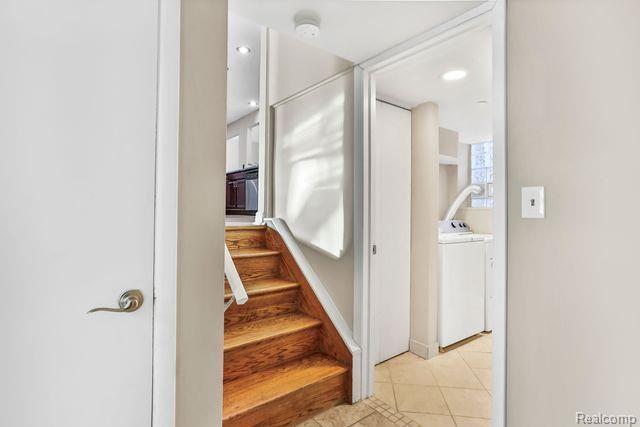 146 W HICKORY GROVE Road