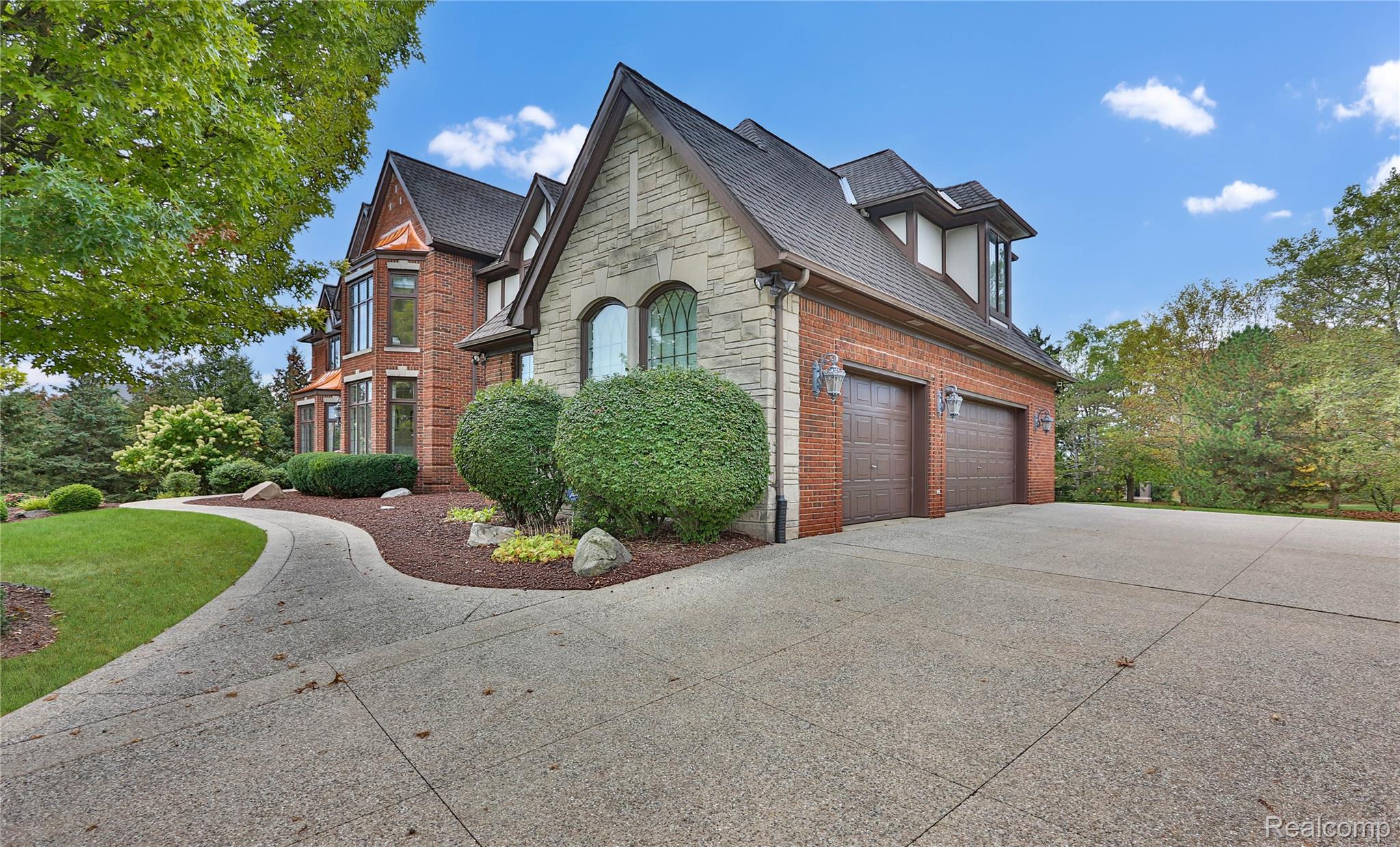 5826 Murfield Drive