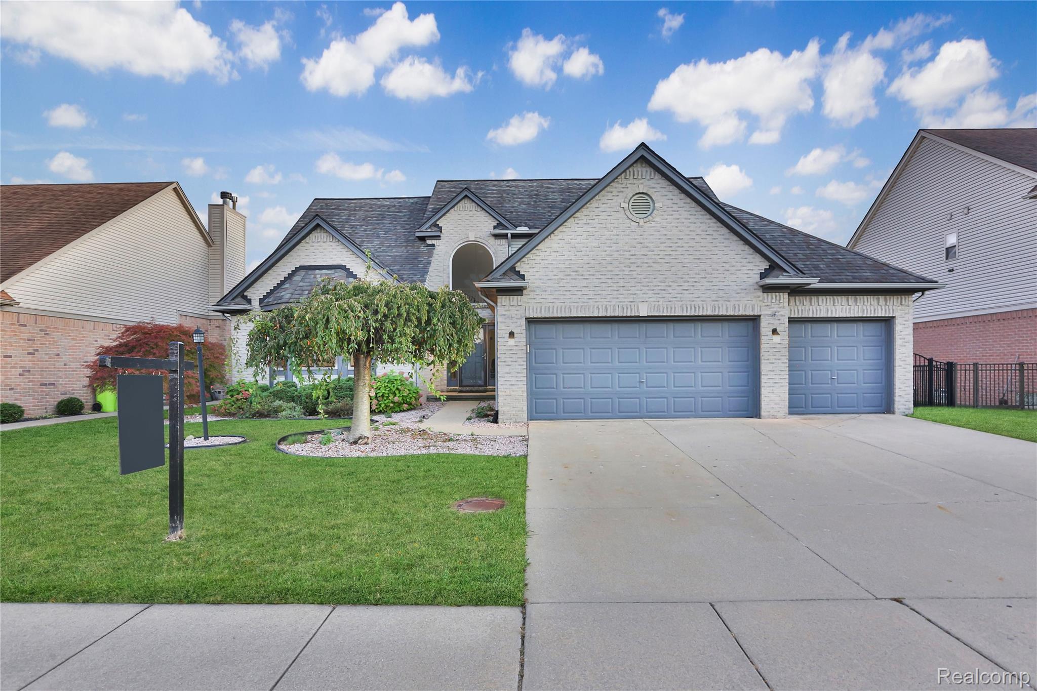 16282 Sassafras Lane