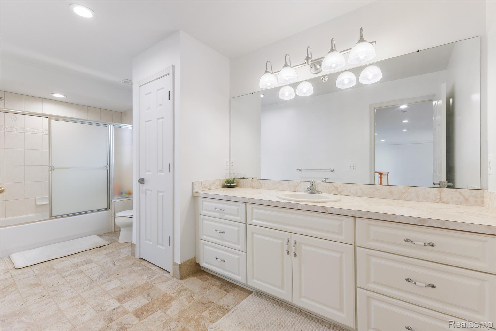 21675 Medallion Court