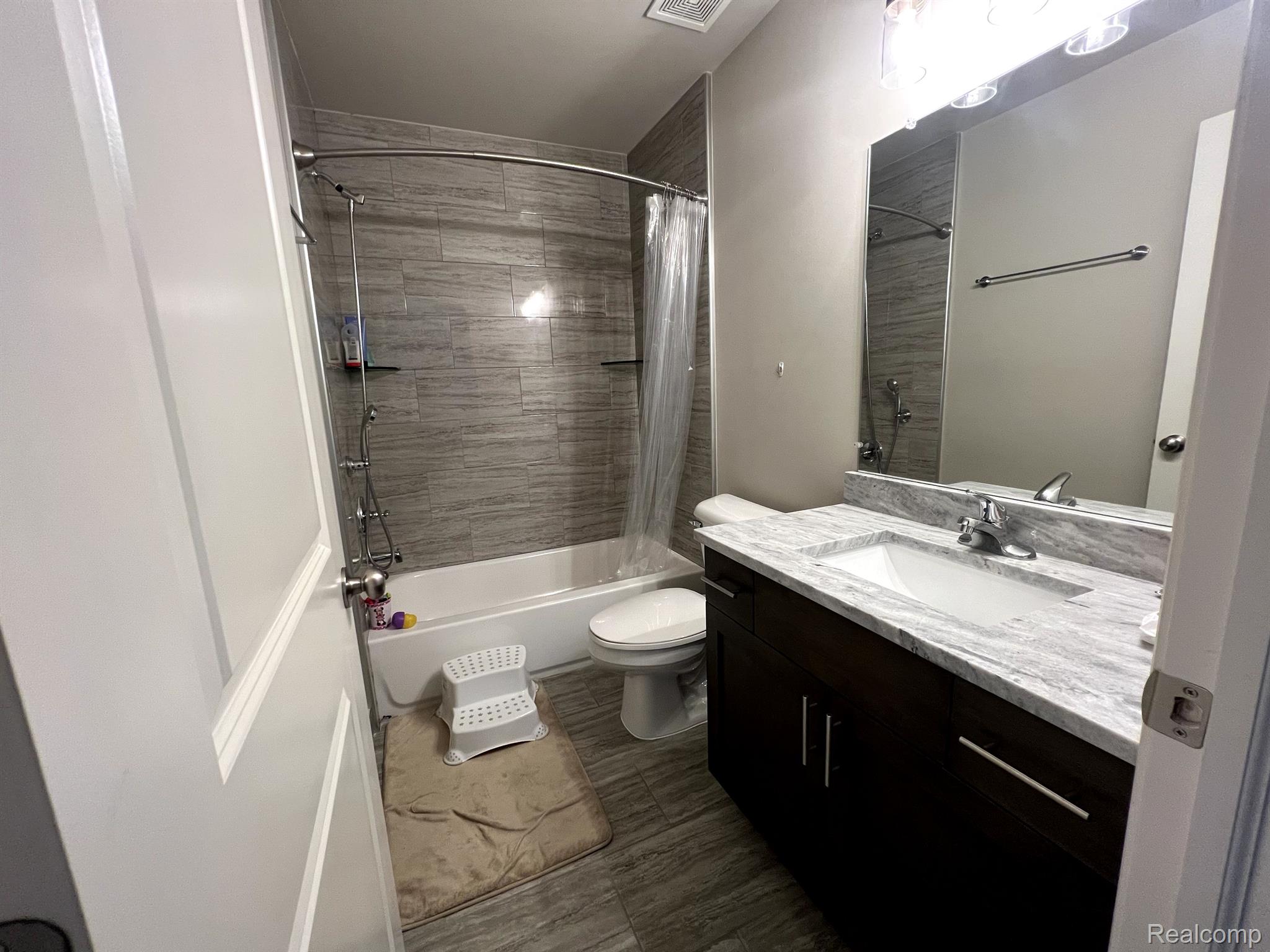 13788 GRANDEUR Avenue