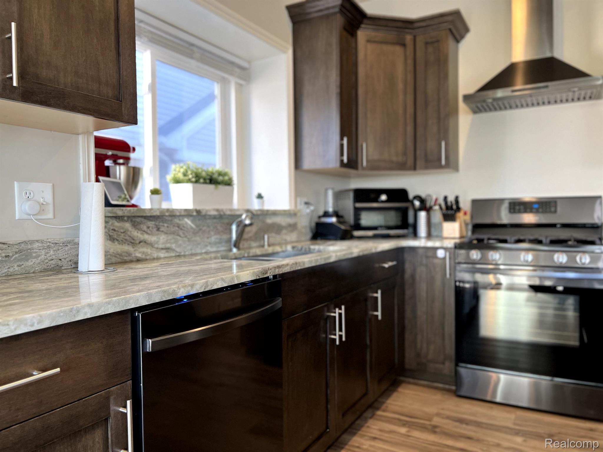 13788 GRANDEUR Avenue