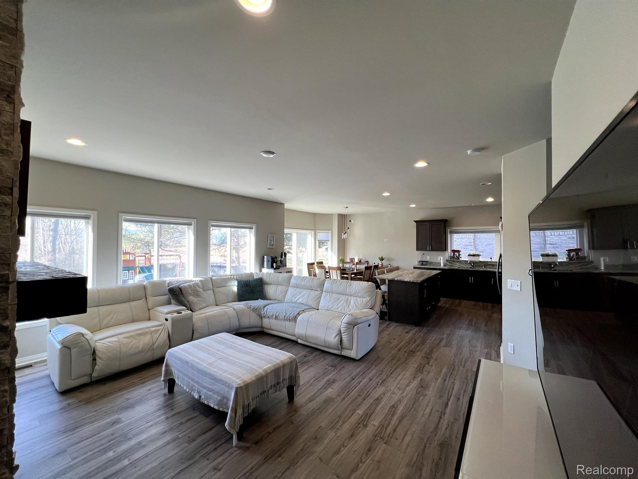 13788 GRANDEUR Avenue