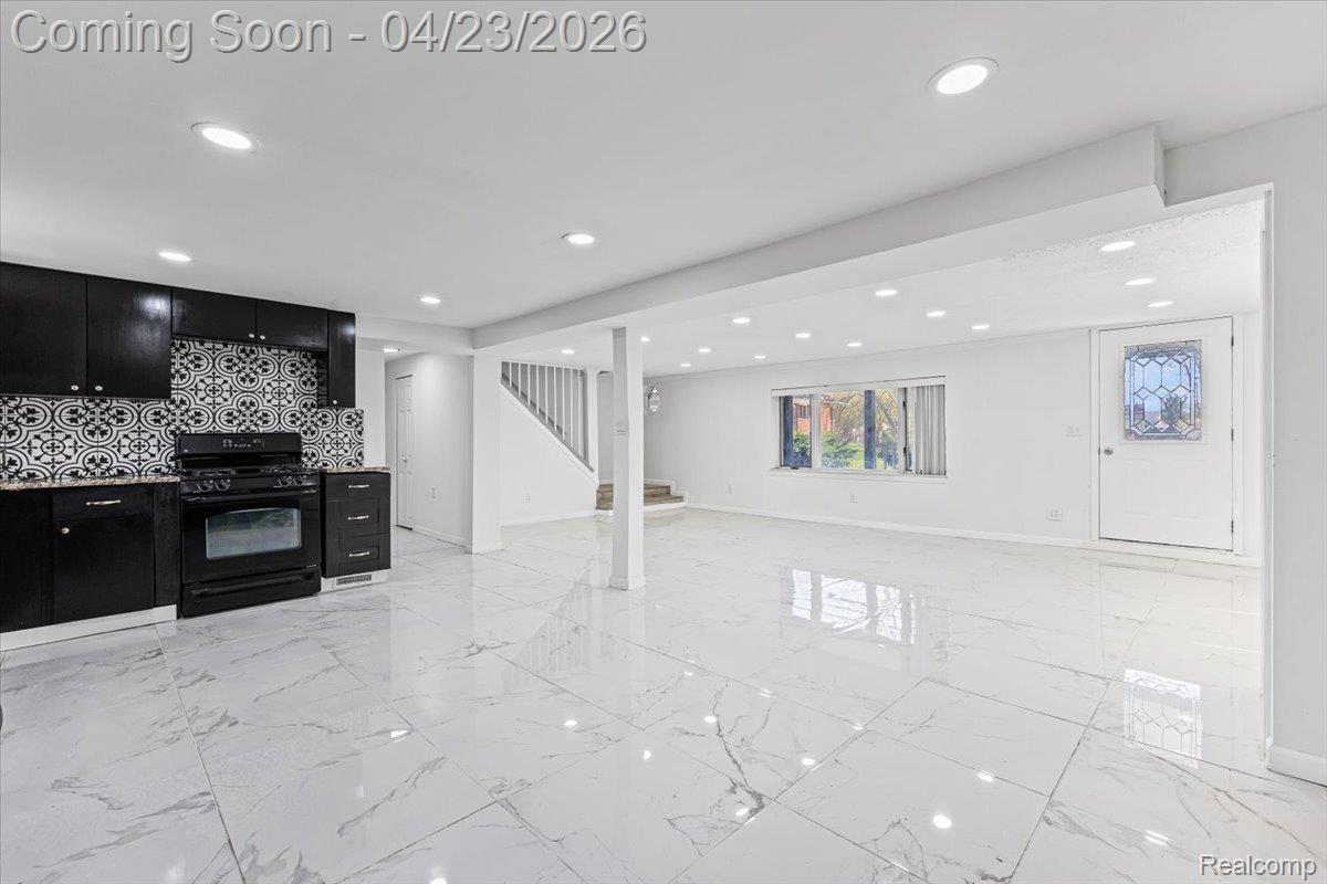 47339 Jefferson Avenue