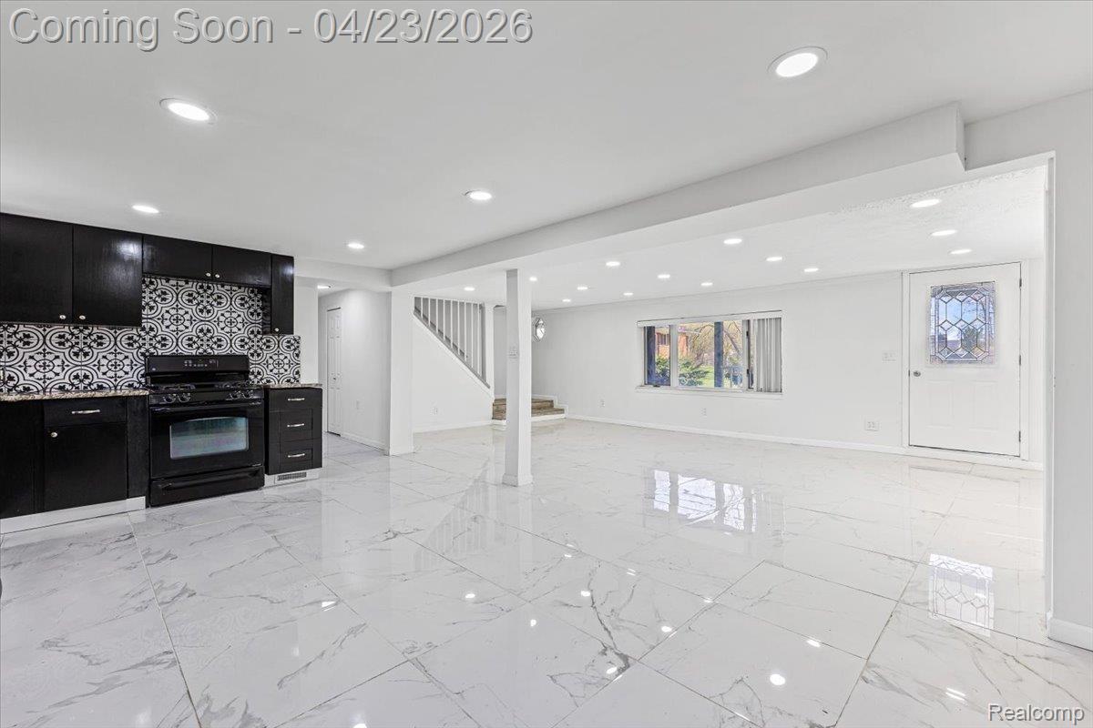 47339 Jefferson Avenue