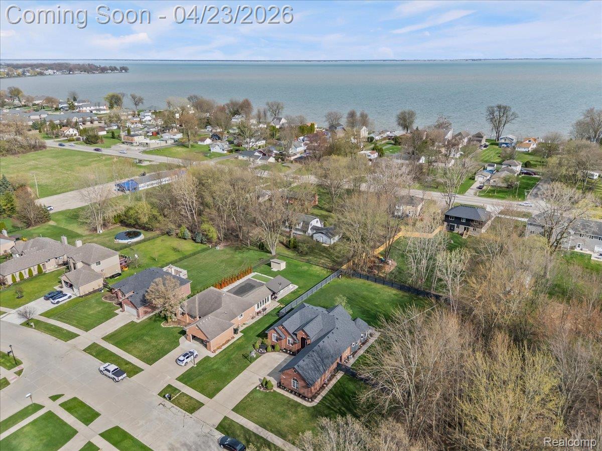 47339 Jefferson Avenue