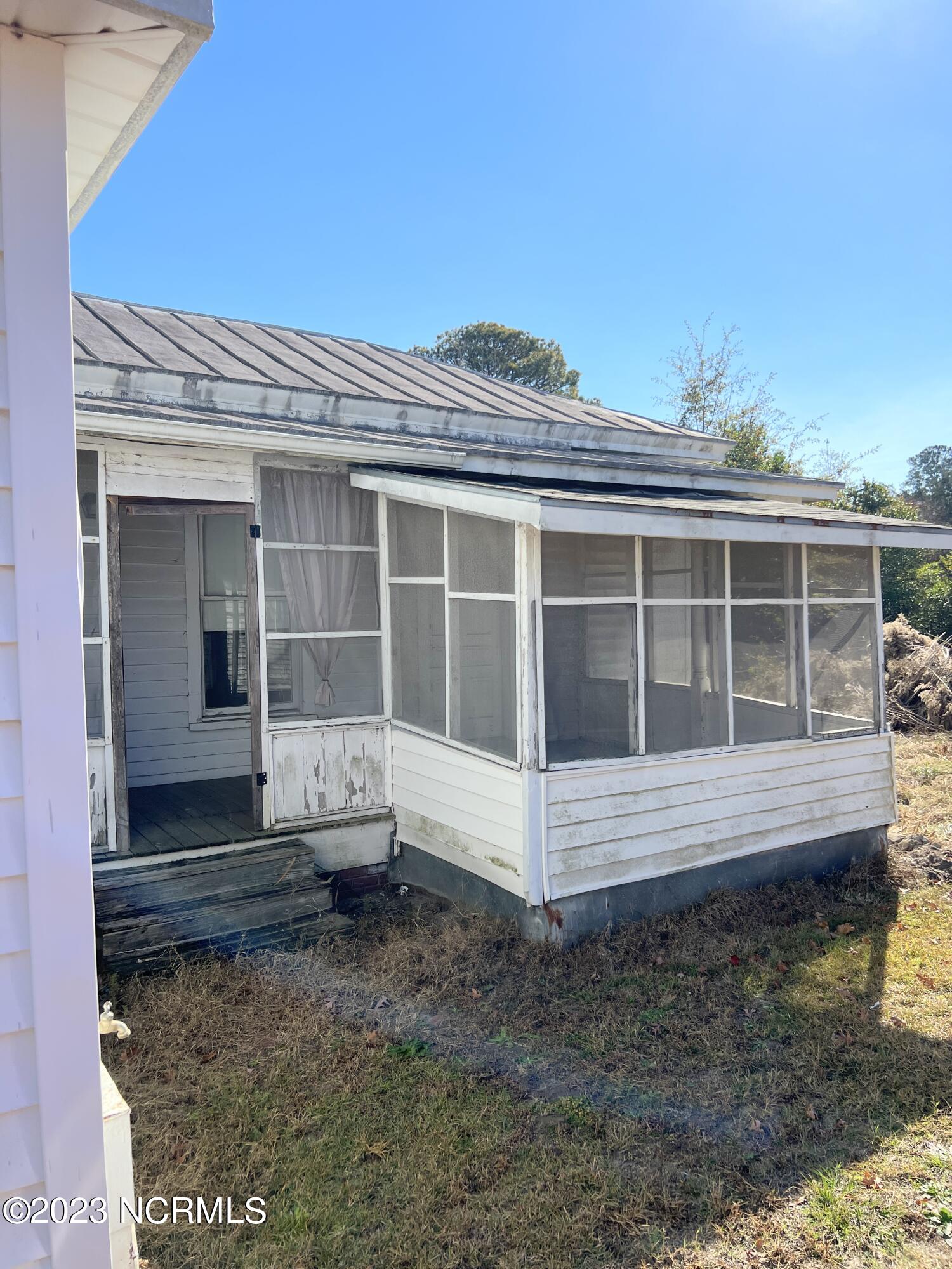 401 W Railroad Street