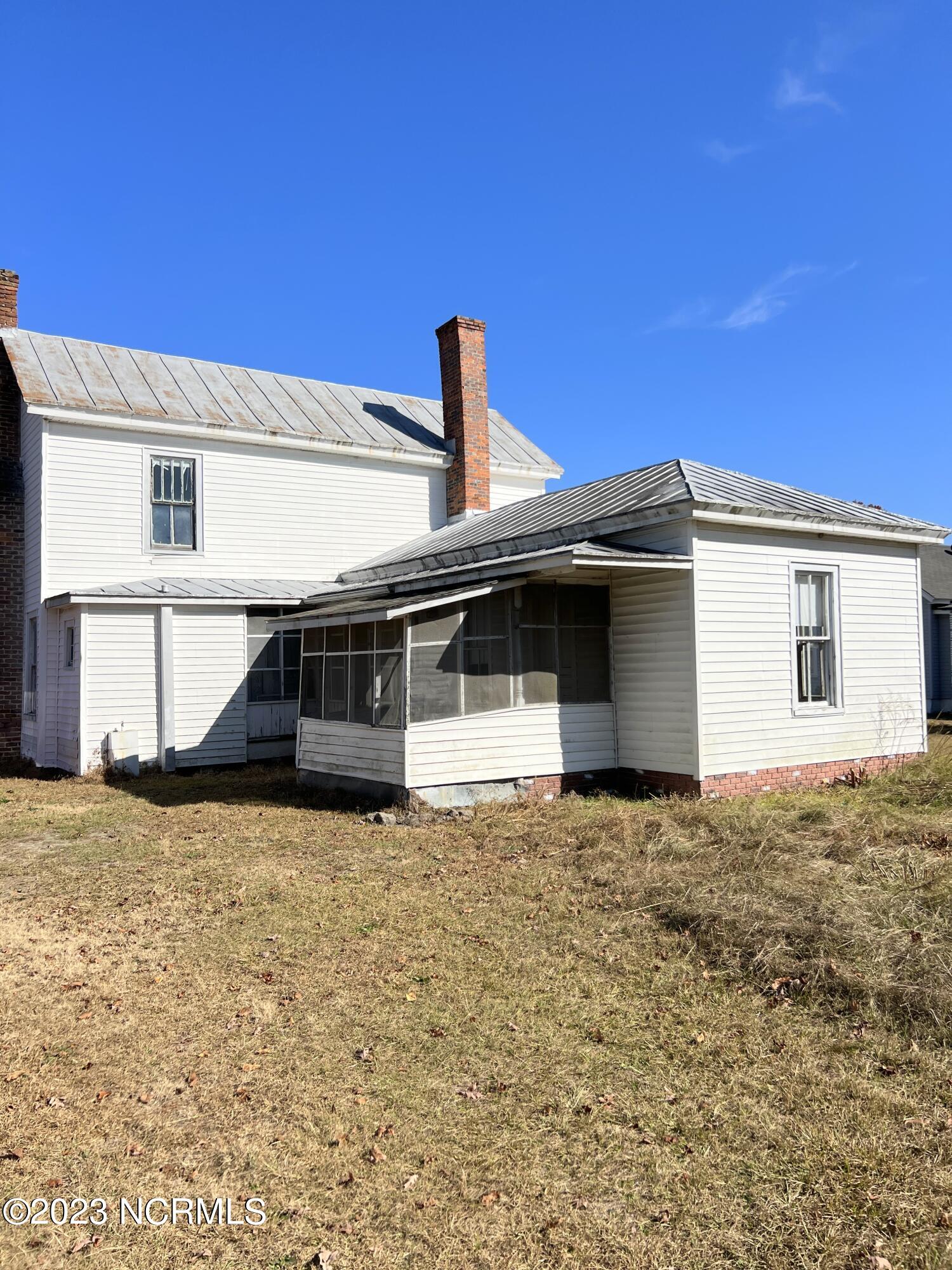 401 W Railroad Street