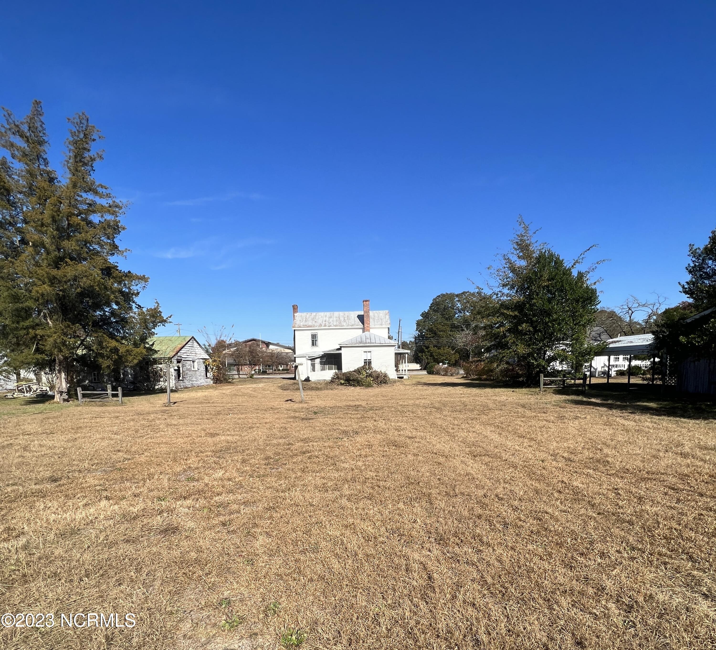 401 W Railroad Street