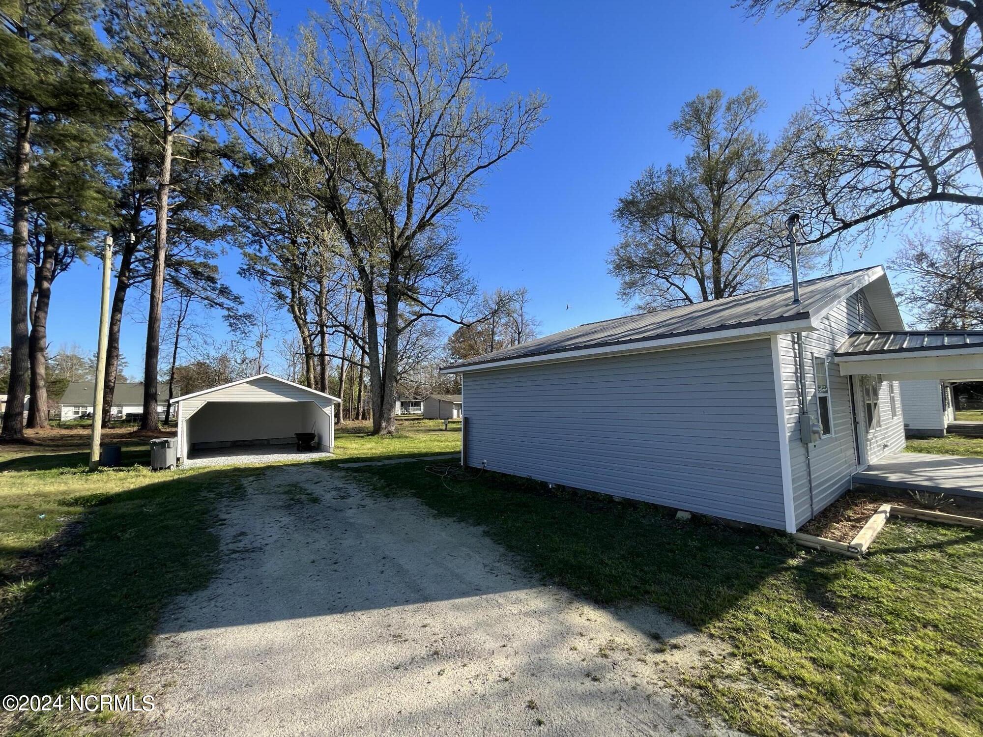 407 E Grantham Road