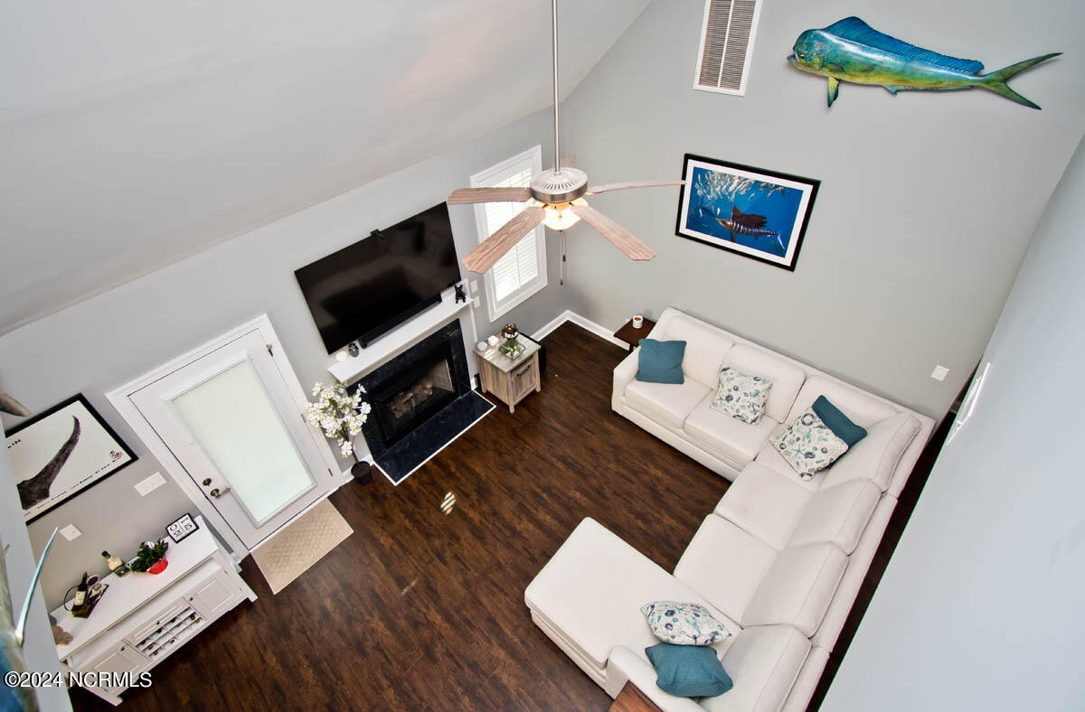 203 Bluewater Cove