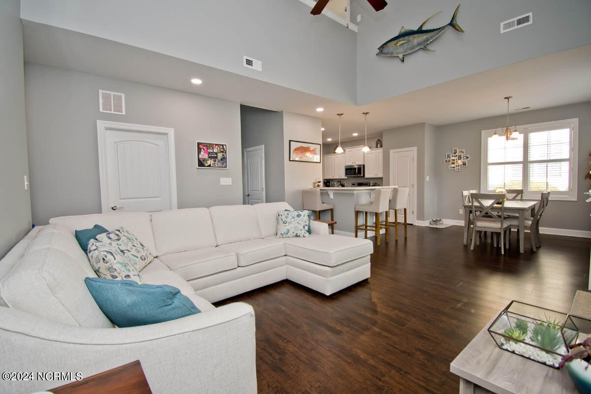 203 Bluewater Cove