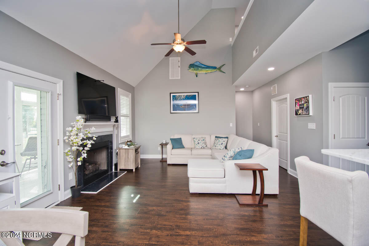 203 Bluewater Cove