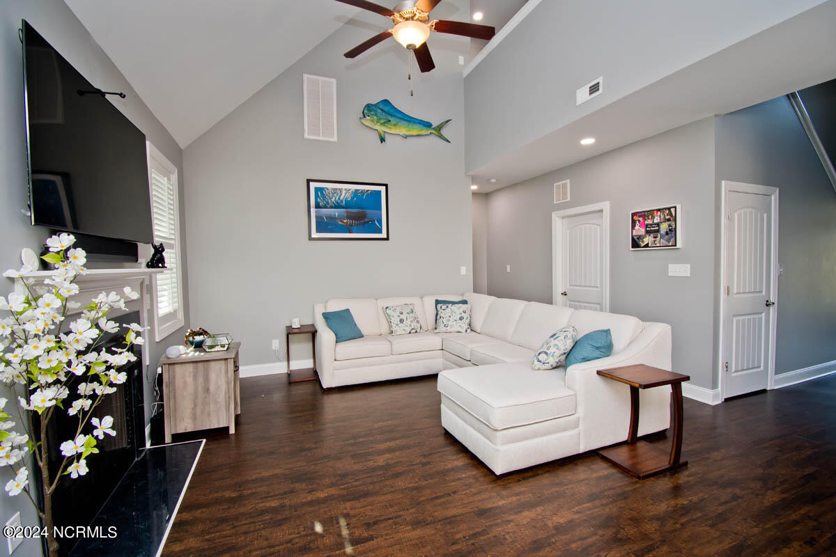 203 Bluewater Cove