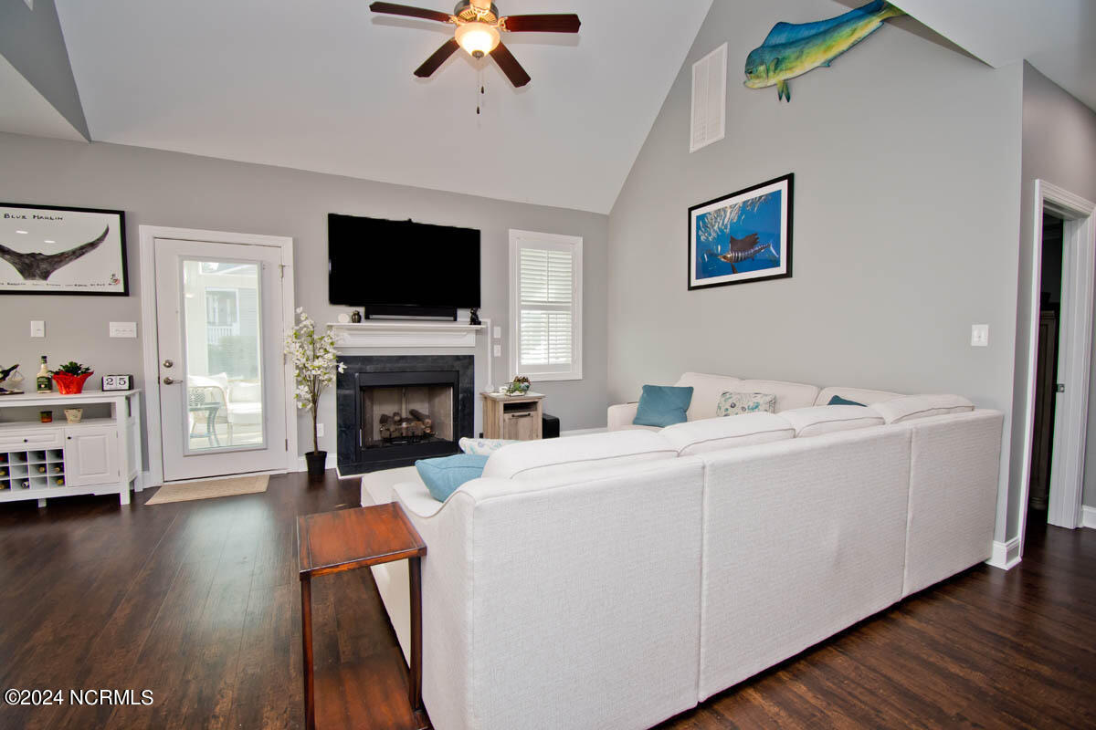 203 Bluewater Cove