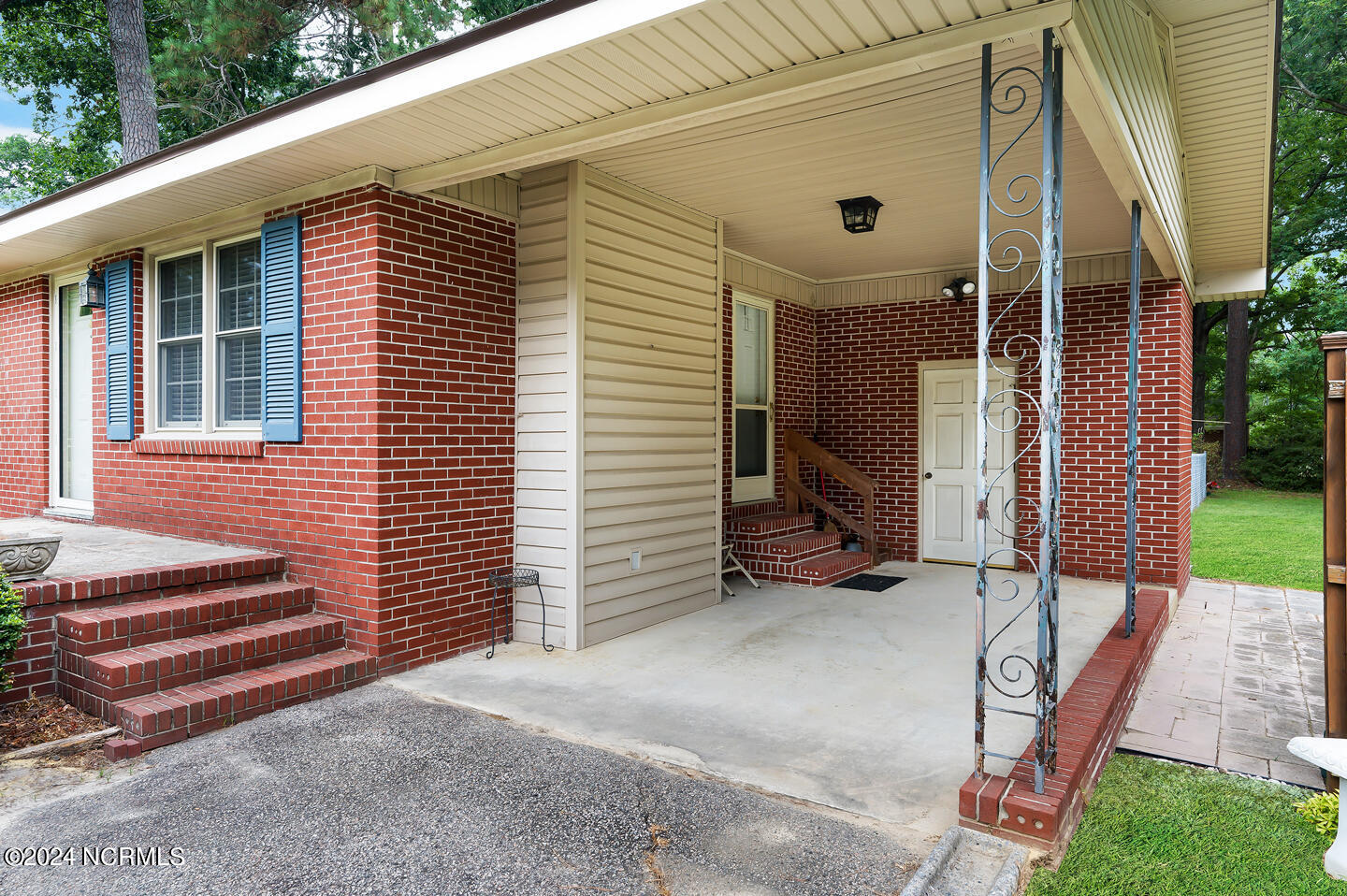 204 W Phillips Street
