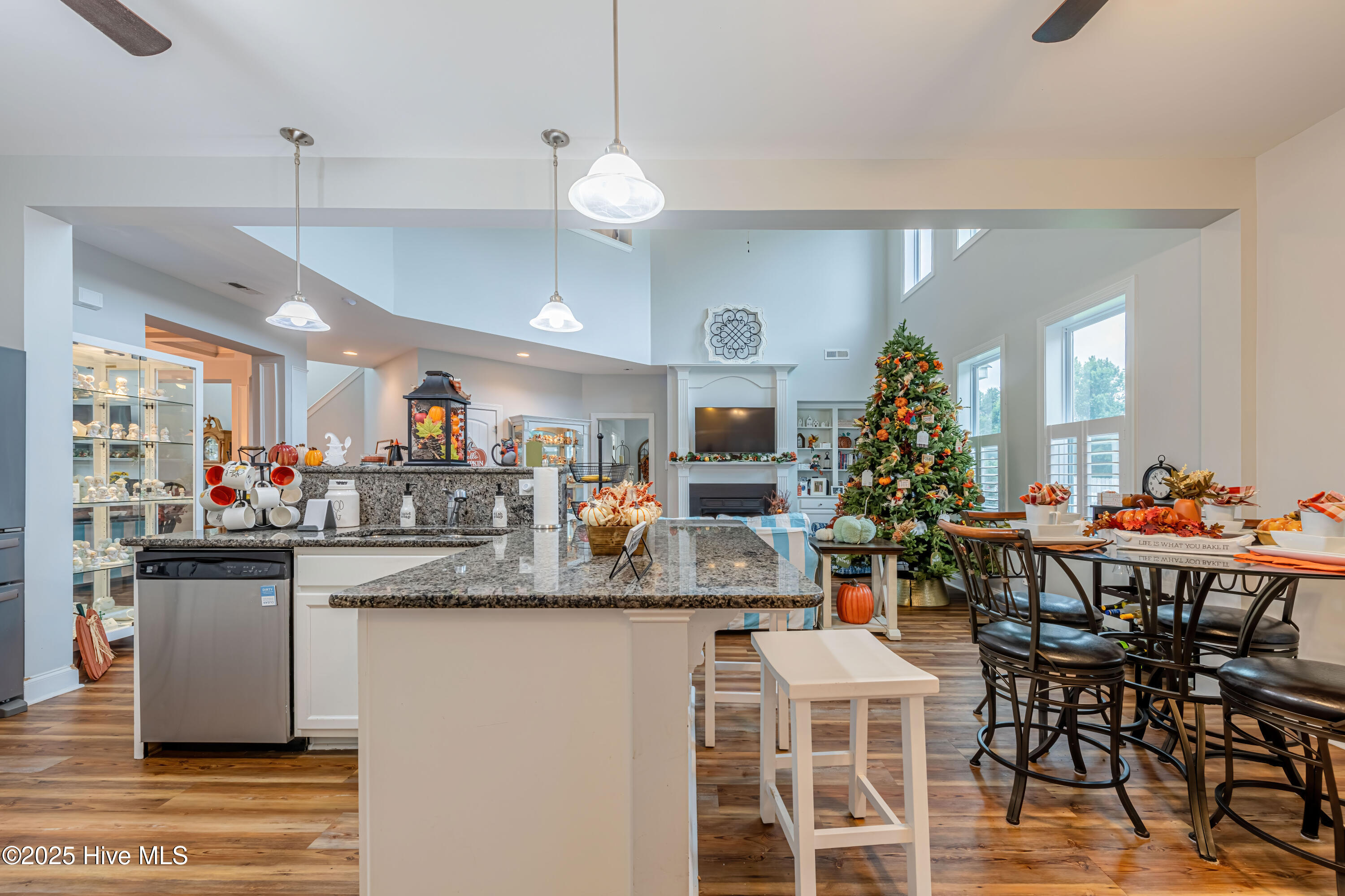 311 Catamaran Road