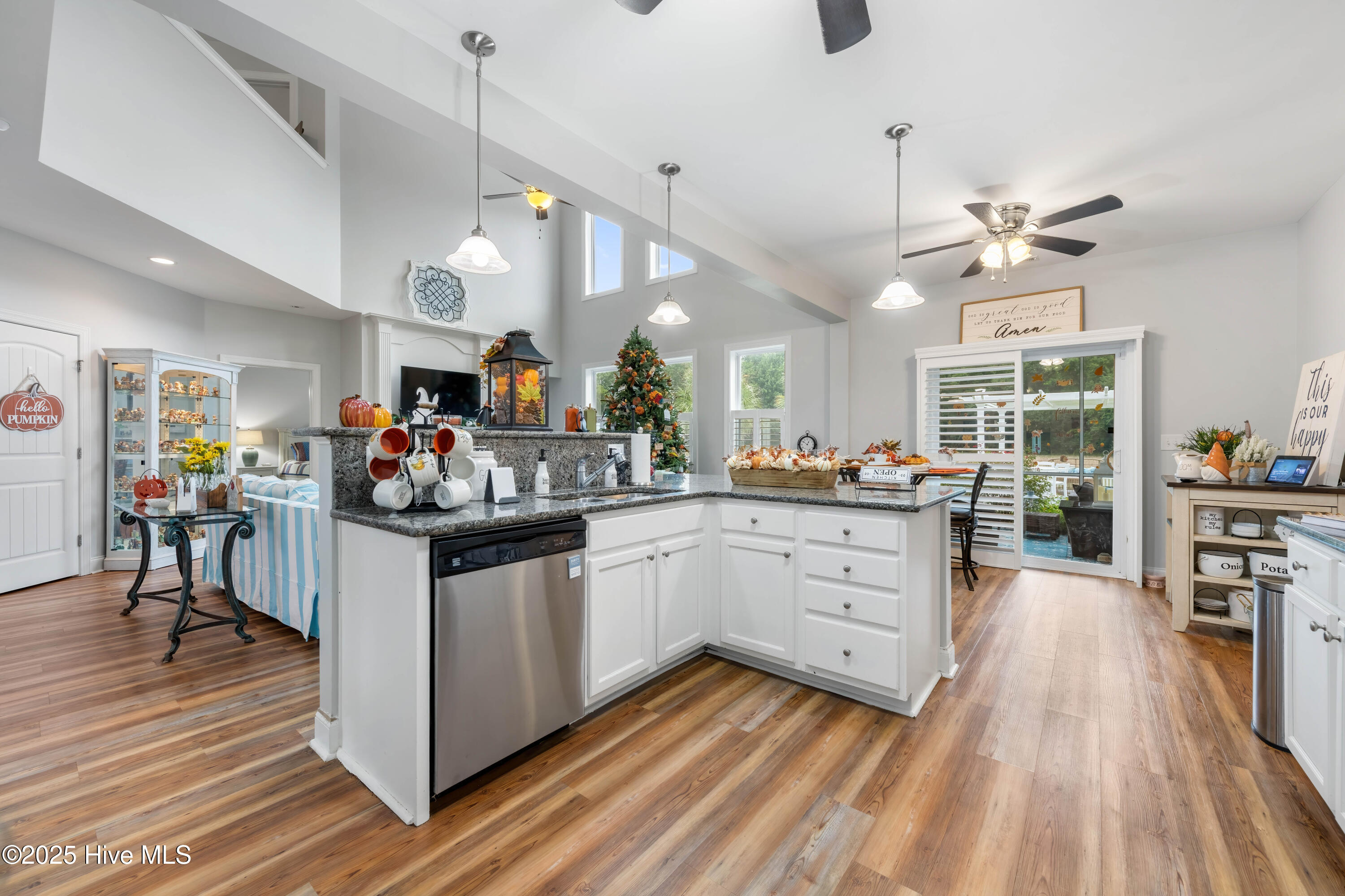 311 Catamaran Road