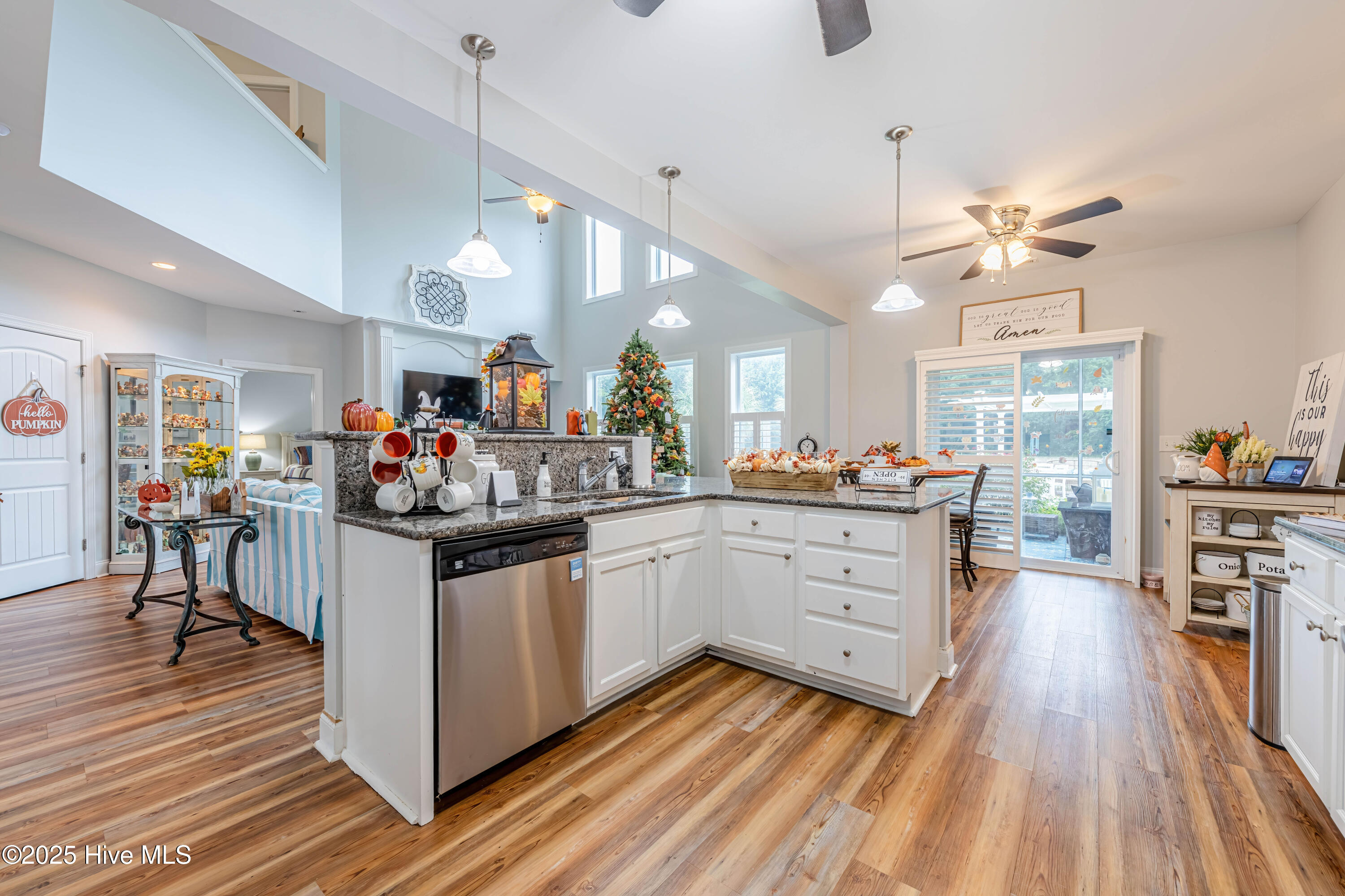 311 Catamaran Road
