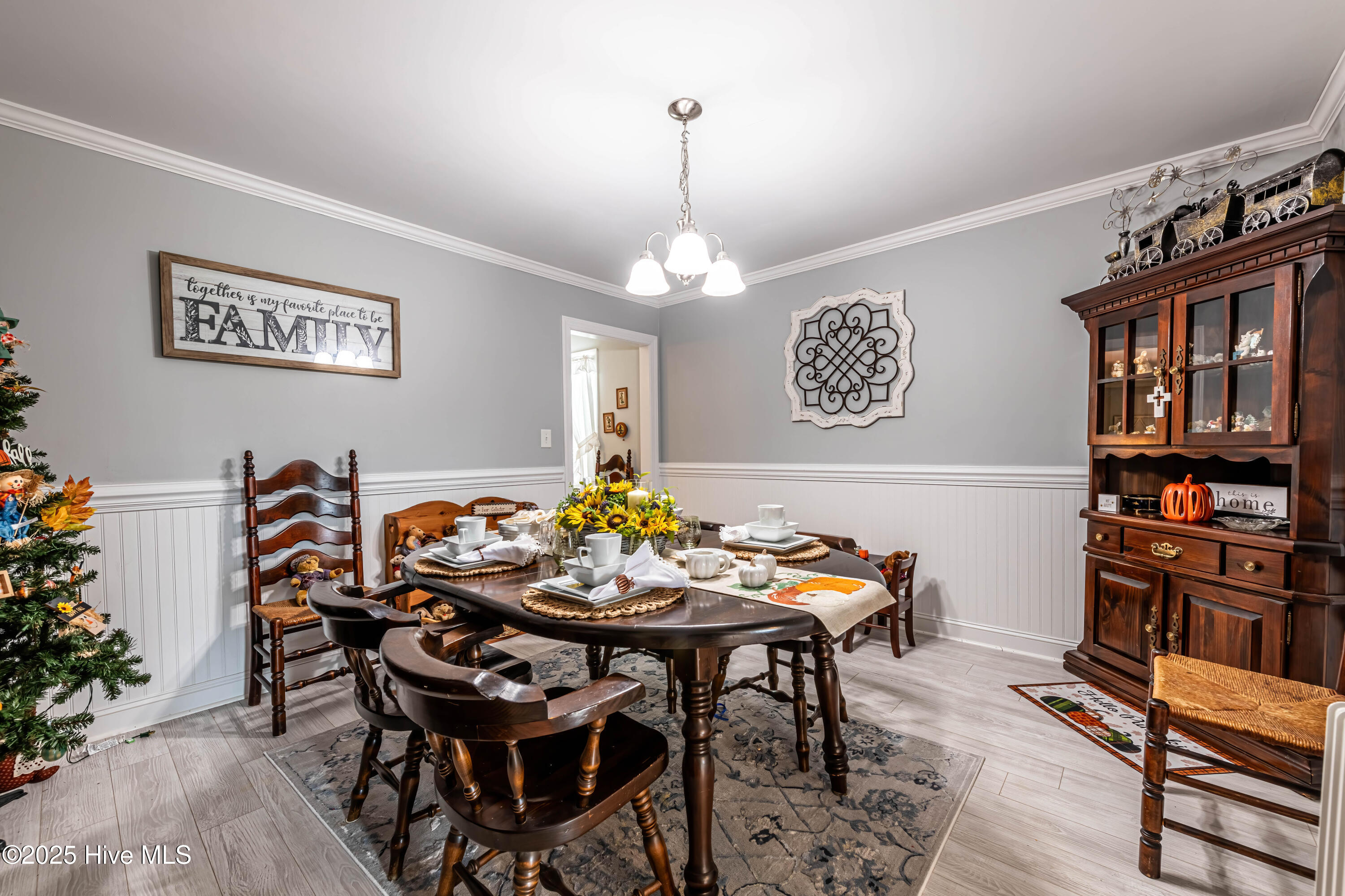 311 Catamaran Road