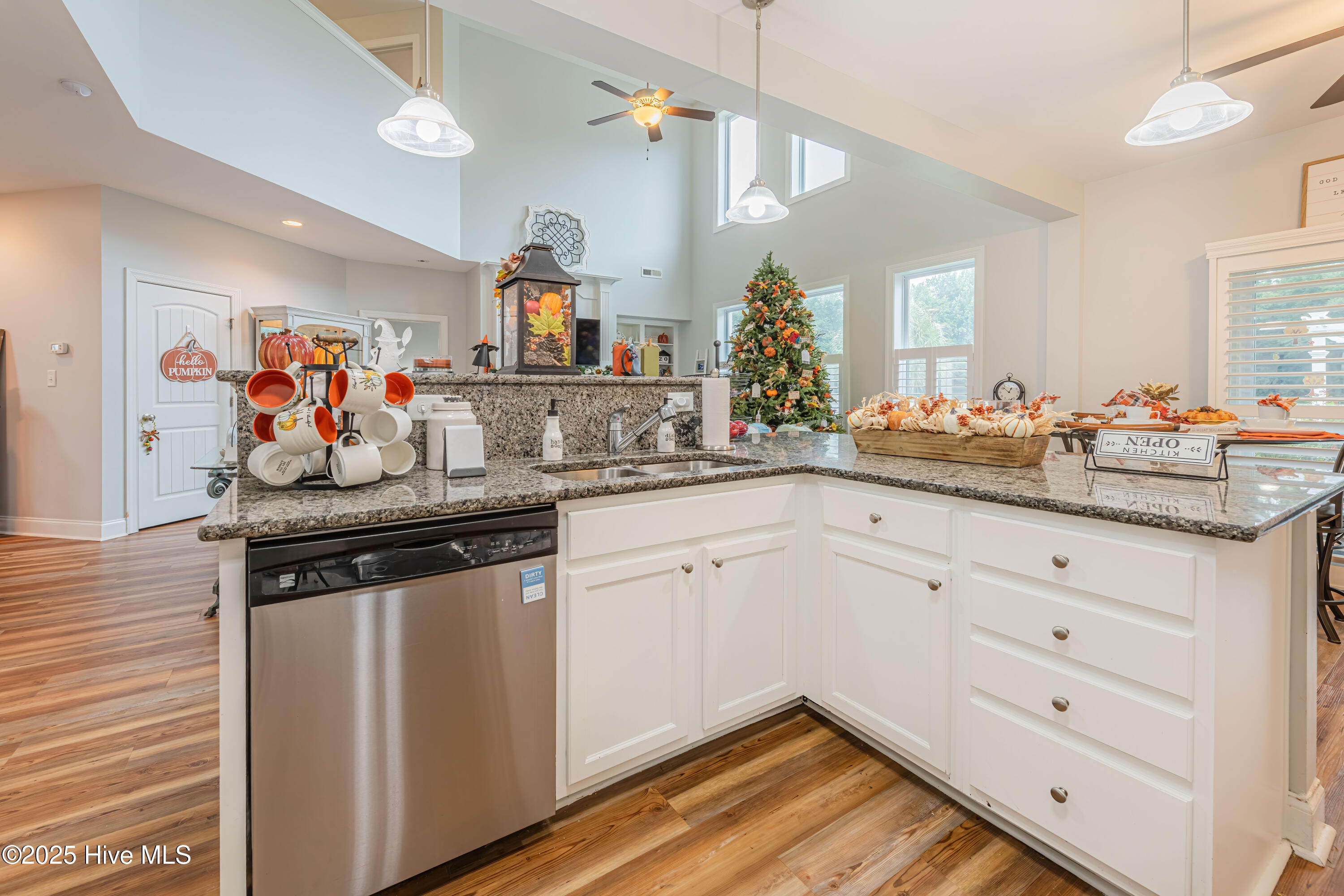 311 Catamaran Road