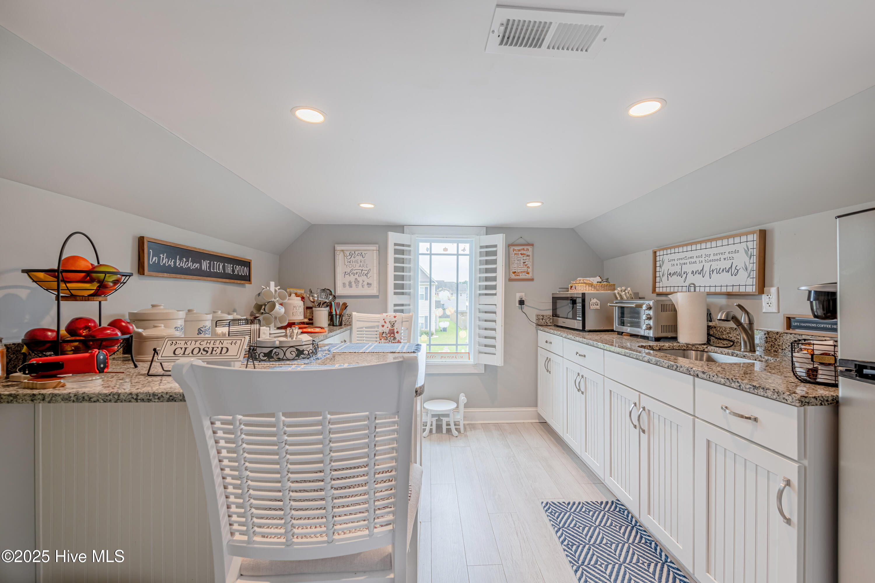 311 Catamaran Road