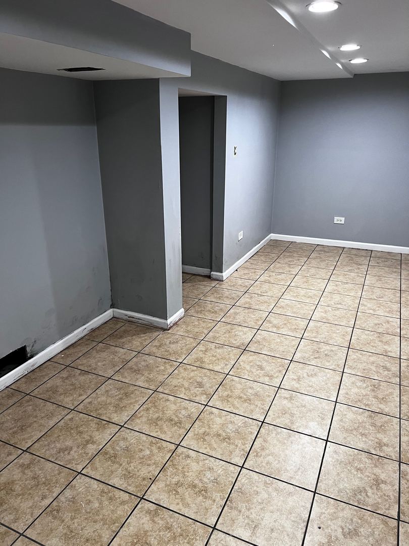 2249 N Narragansett Avenue