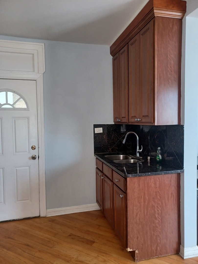 5735 N Kimball Avenue Unit: 3D