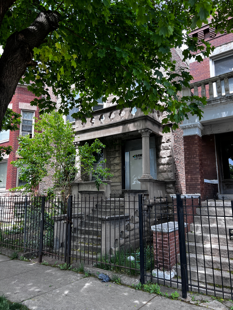 3936 W Congress Parkway W