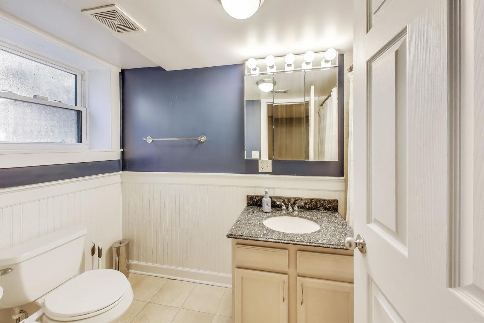 5913 N Paulina Street Unit: 1W