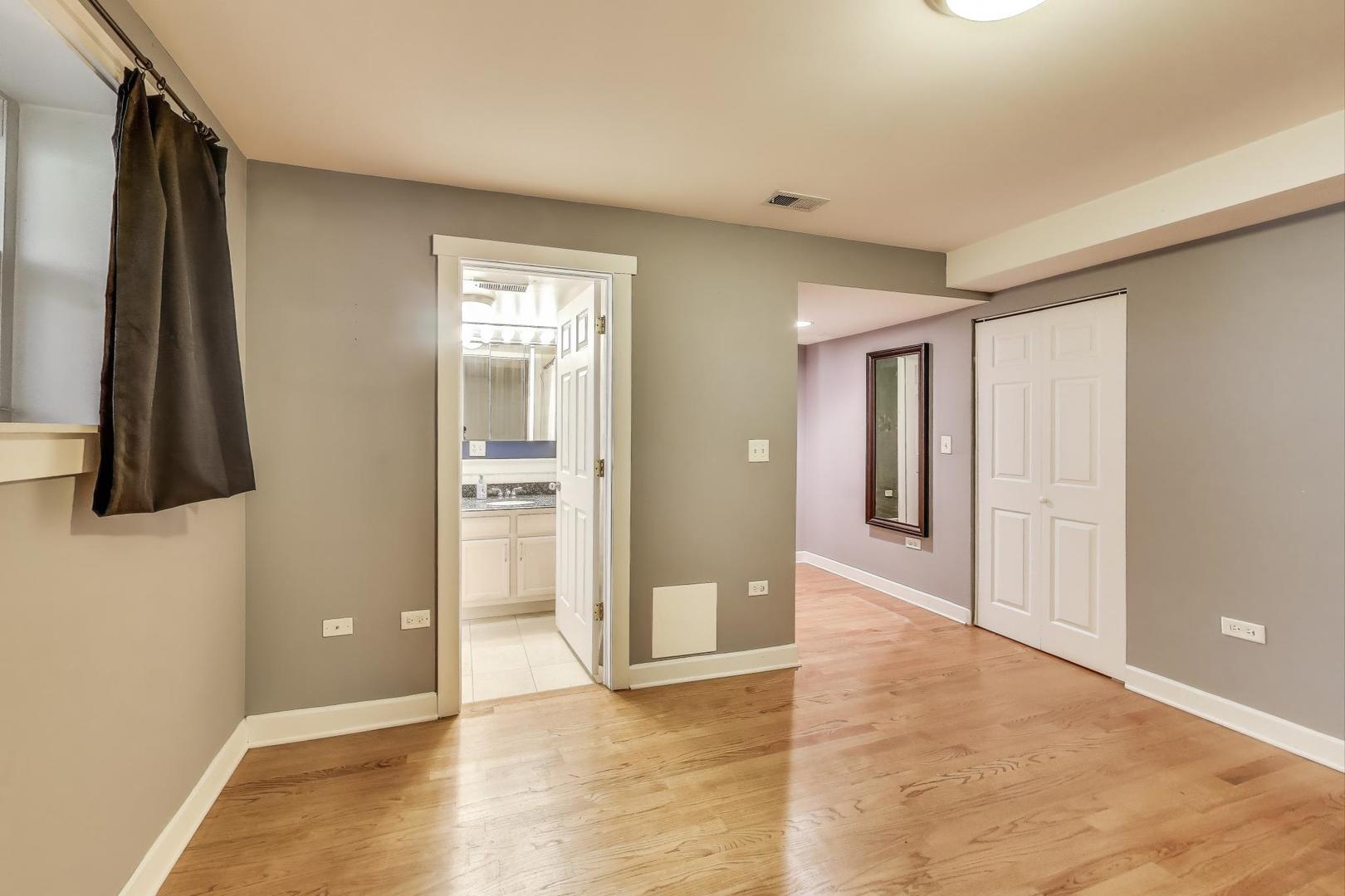 5913 N Paulina Street Unit: 1W