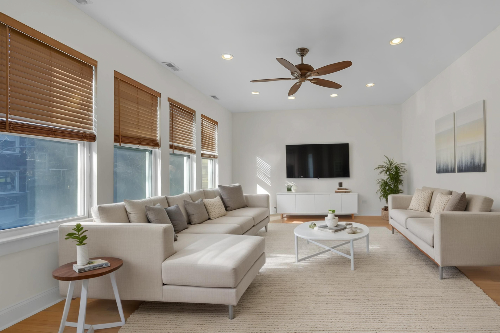 6811 N Lakewood Avenue Unit: 1W