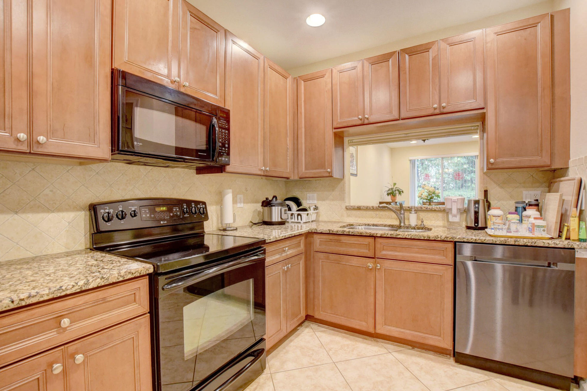 16089 Poppy Seed Circle 2006