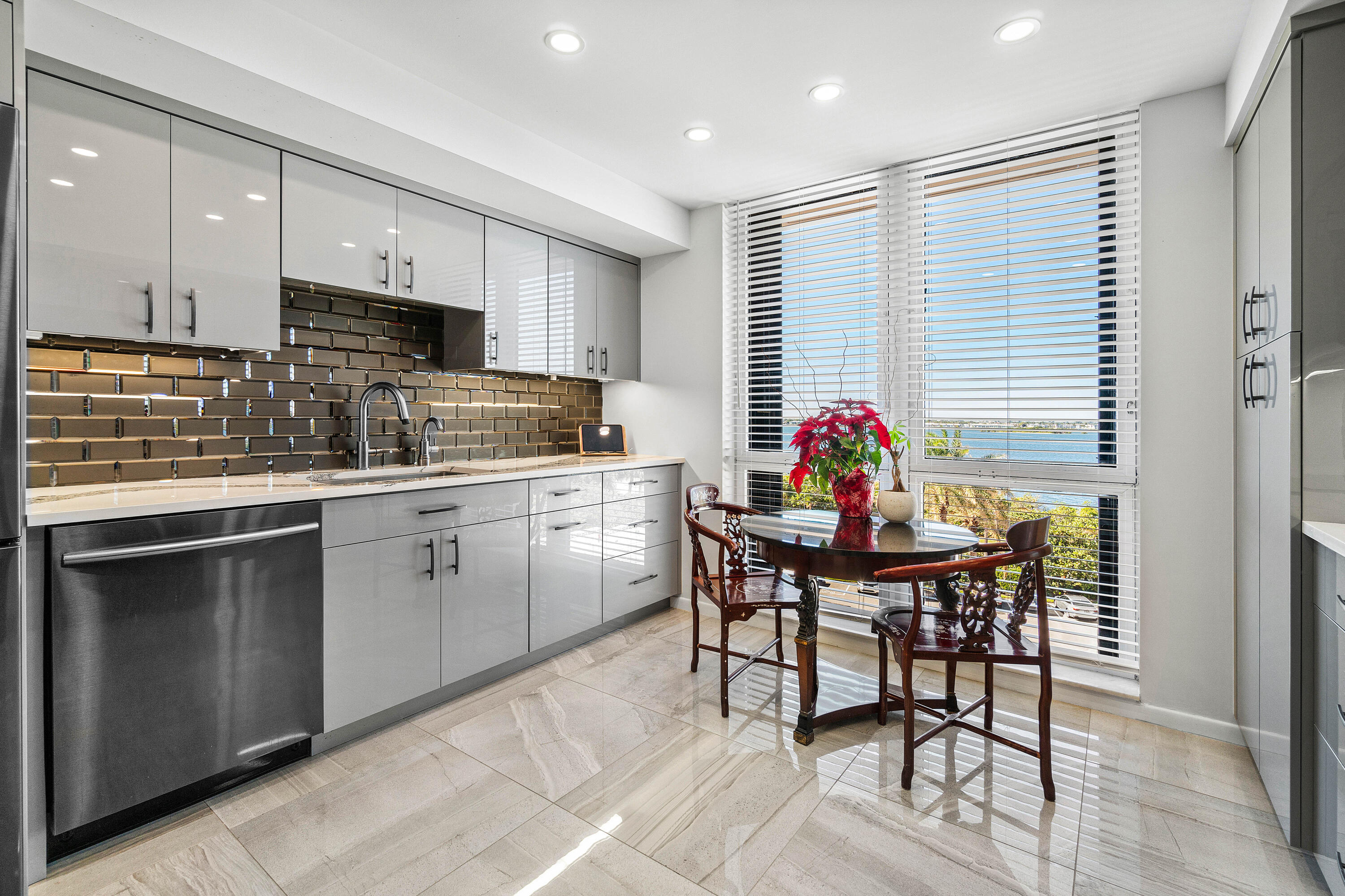 5380 N Ocean Drive 5g