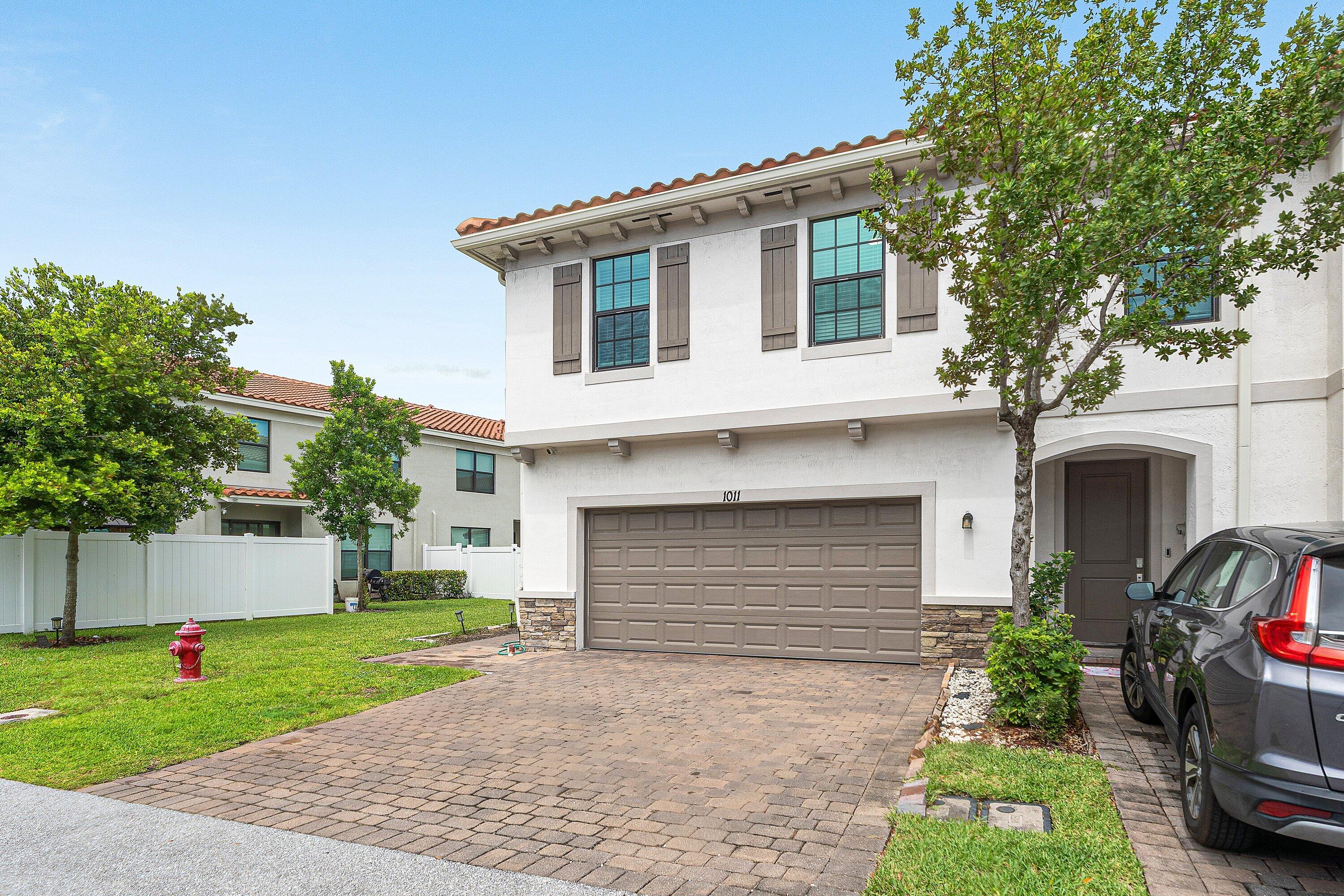 1011 WILLOW Place