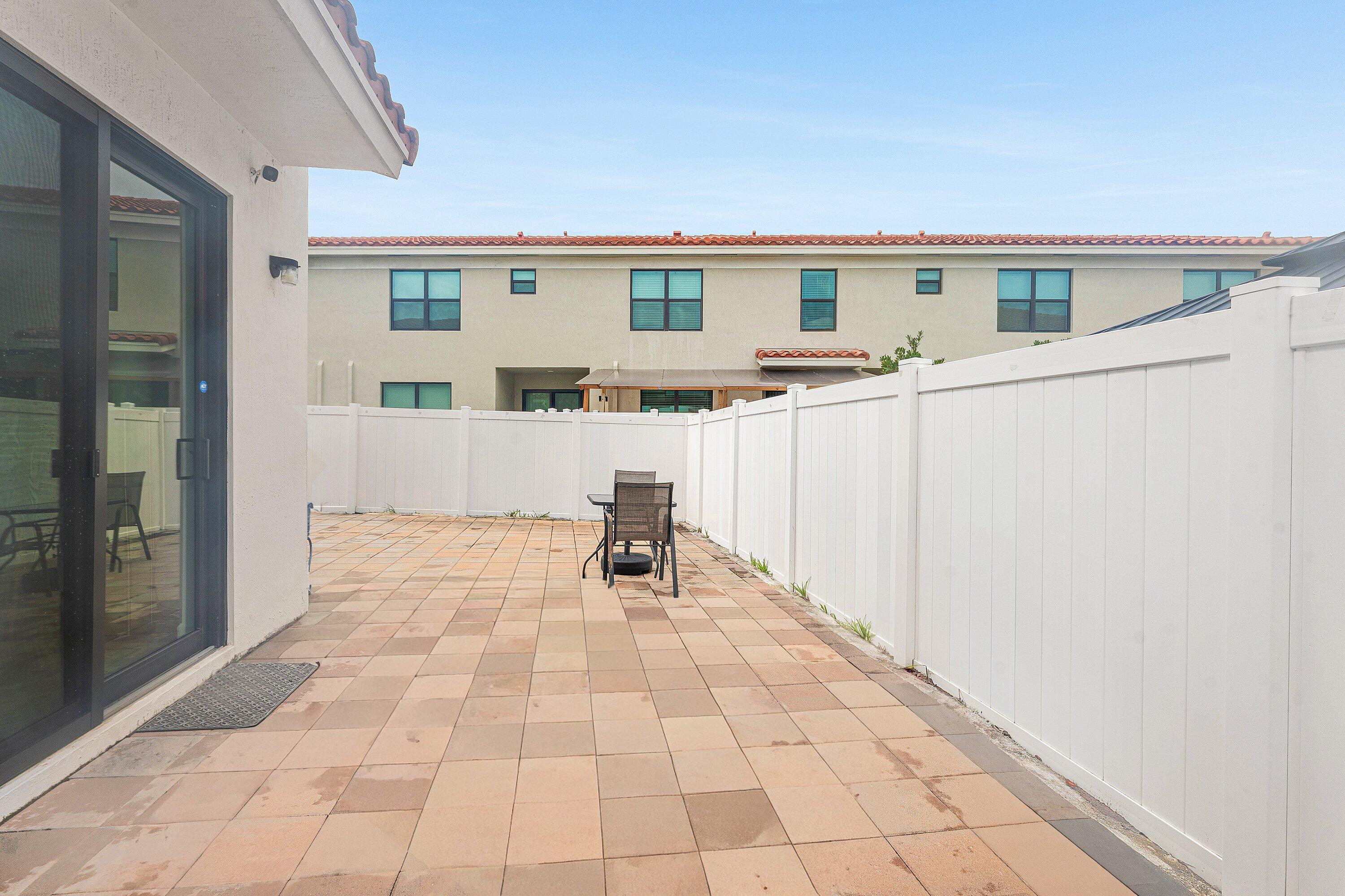 1011 WILLOW Place