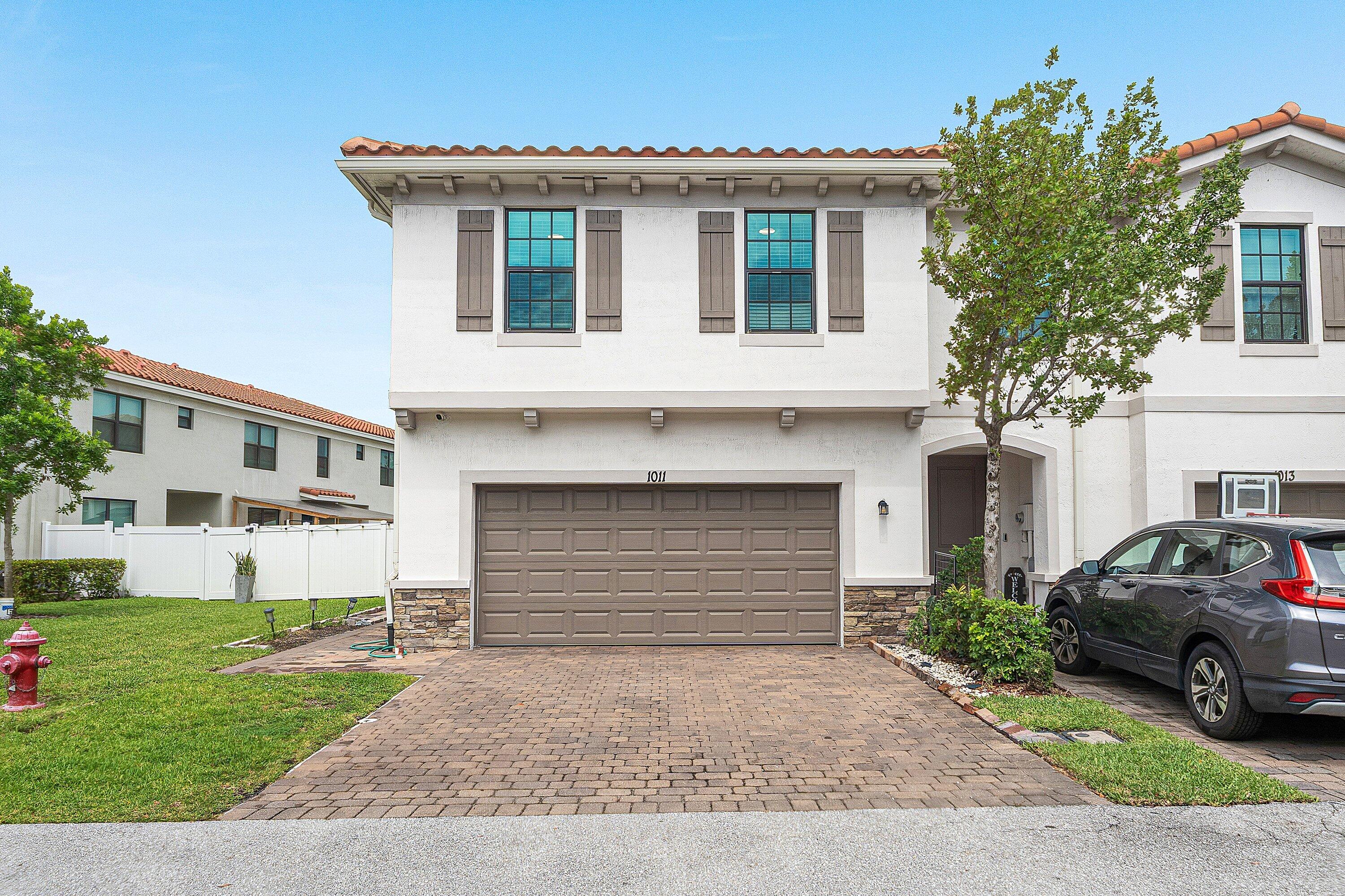 1011 WILLOW Place