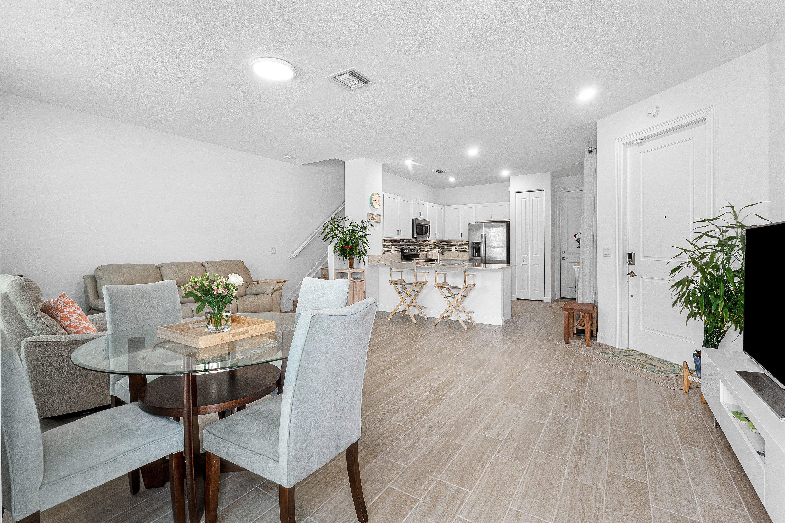 1011 WILLOW Place