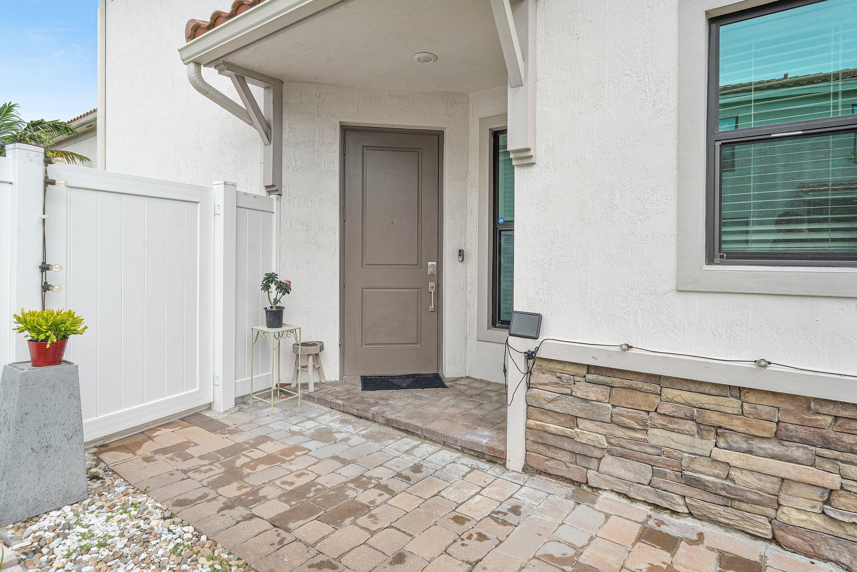 1011 WILLOW Place