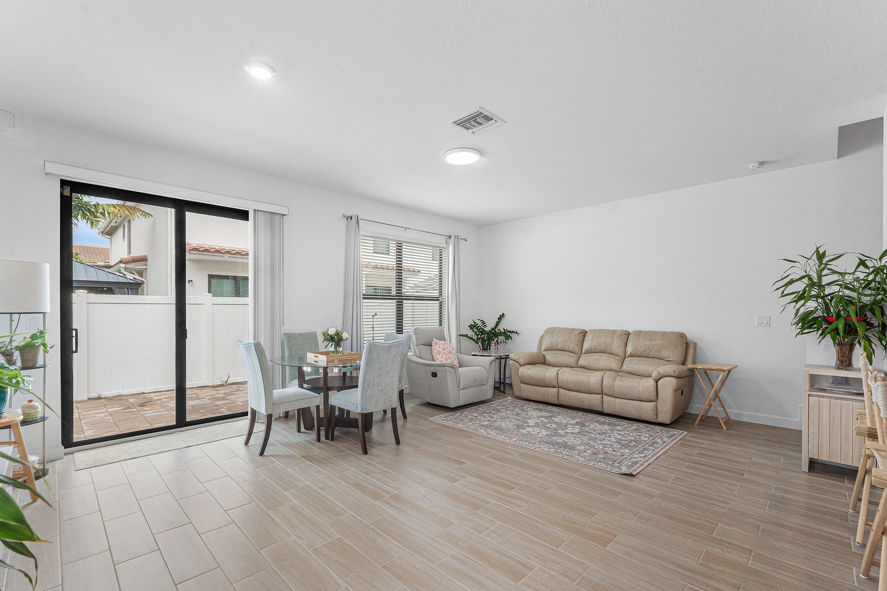1011 WILLOW Place