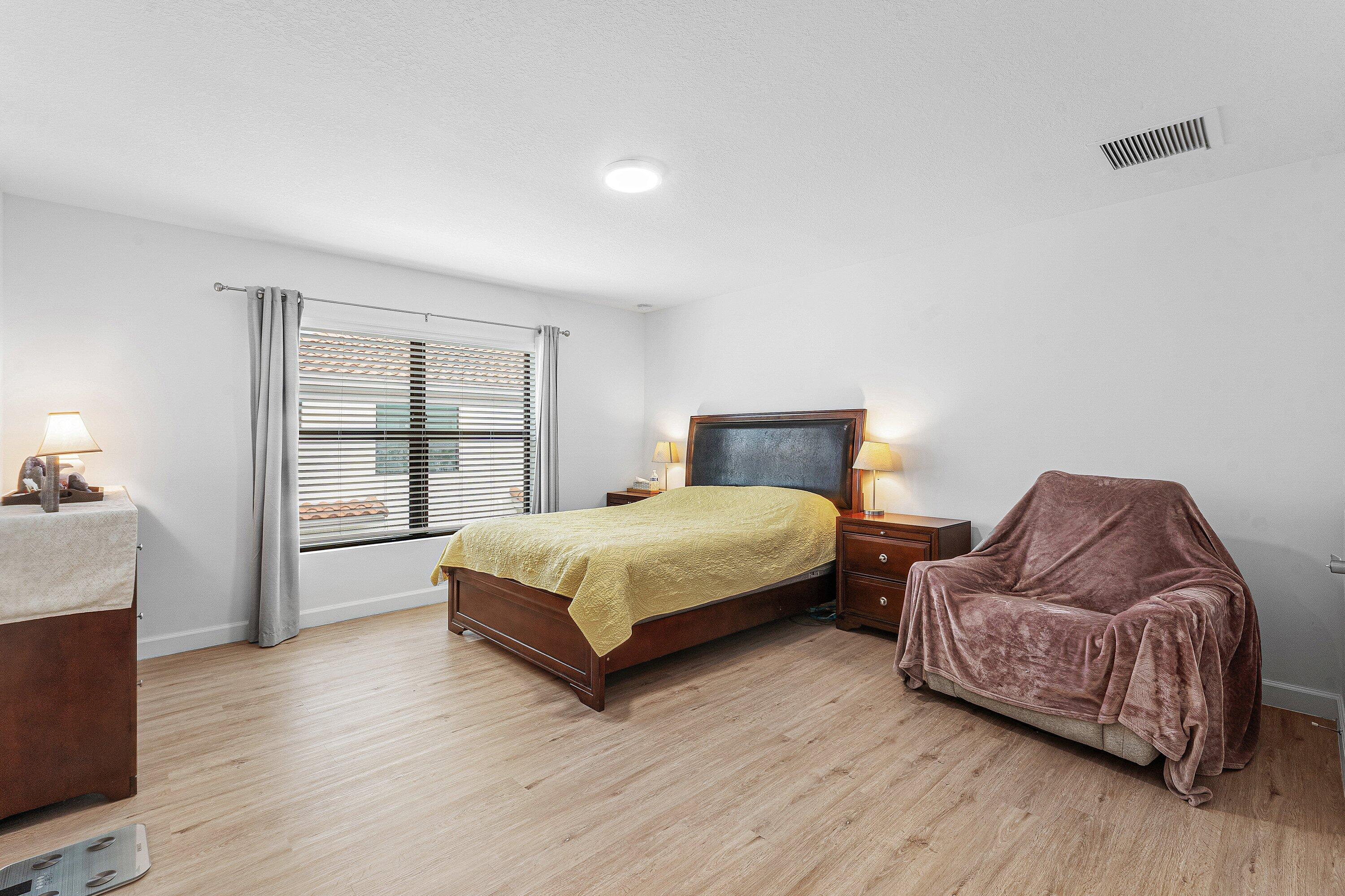 1011 WILLOW Place