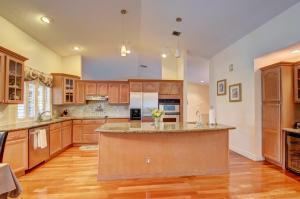 11205 Island Lakes Lane