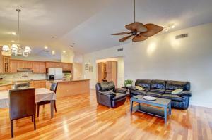 11205 Island Lakes Lane