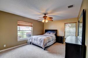 11205 Island Lakes Lane