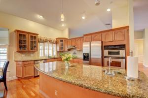 11205 Island Lakes Lane