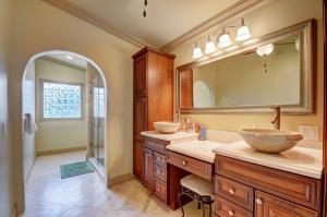 11205 Island Lakes Lane