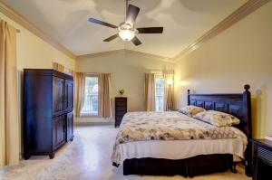 11205 Island Lakes Lane