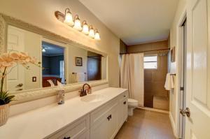 11205 Island Lakes Lane