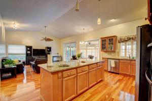 11205 Island Lakes Lane