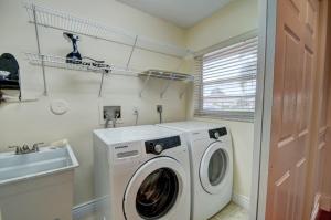 11205 Island Lakes Lane